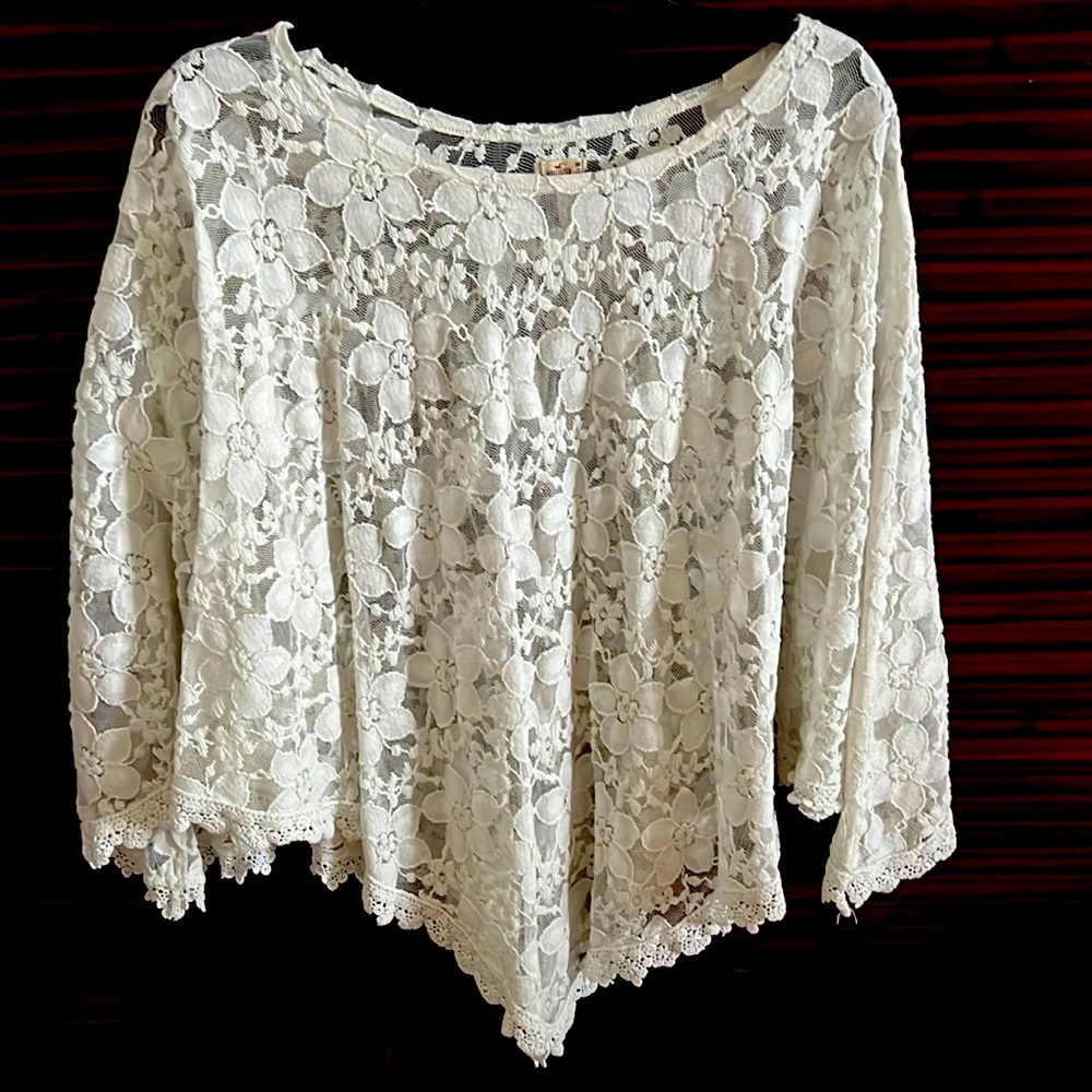 Hollister One Size cotton lace pattern, very comfortable
